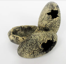Cargar imagen en el visor de la galería, Huevos fósiles comedero y refugio