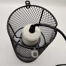 Cargar imagen en el visor de la galería, Portalámparas con jaula de seguridad